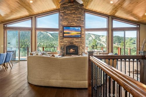 43565 Wolf Rd, Big Bear Lake, CA, 92315-9731 | Card Image