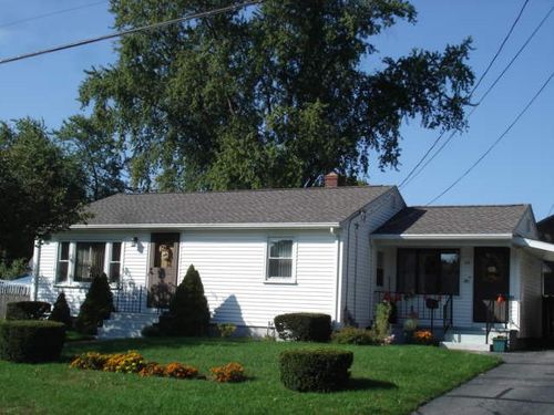 33 Van Buren St, Warwick, RI, 02888-2041 | Card Image