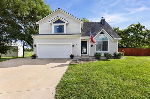 907 Rosewood Ct, Paola, KS, 66071-9182 | Card Image