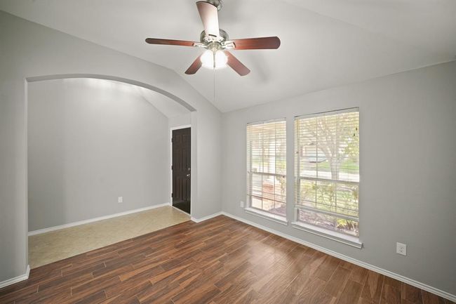 13003 Castlewind Ln, House other with 4 bedrooms, 2 bathrooms and 2 parking in Pearland TX | Image 6