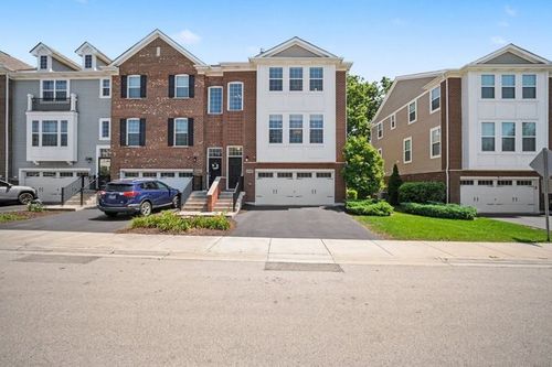 2492 Huntleigh Ln, Woodridge, IL, 60517-2800 | Card Image