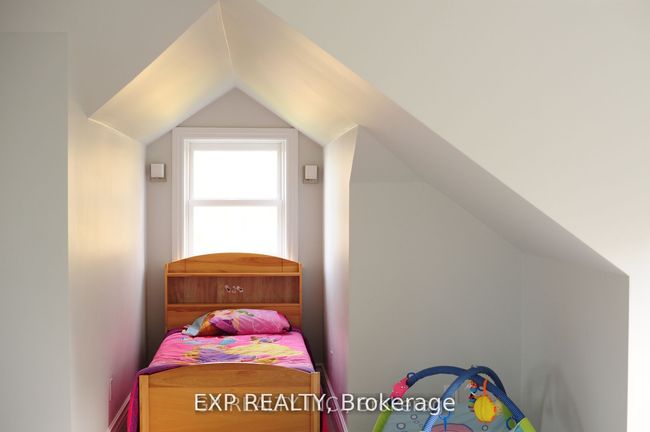 212 Cameron Cres, House other with 4 bedrooms, 3 bathrooms and 6 parking in Keswick ON | Image 19