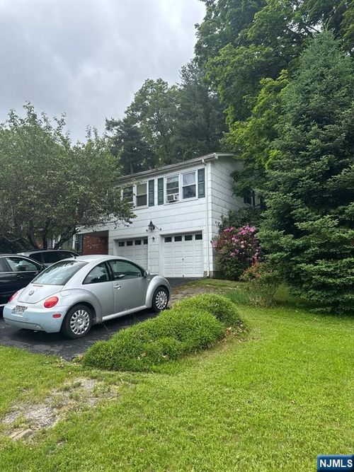 61 Hillside Ave, Roxbury Township, NJ, 07836-9032 | Card Image