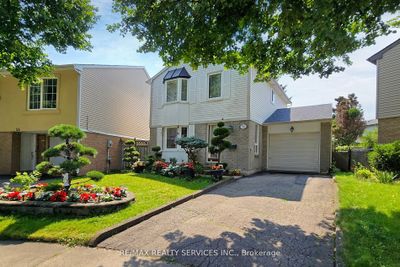 56 Majestic Cres, House other with 3 bedrooms, 2 bathrooms and 3 parking in Brampton ON | Image 2