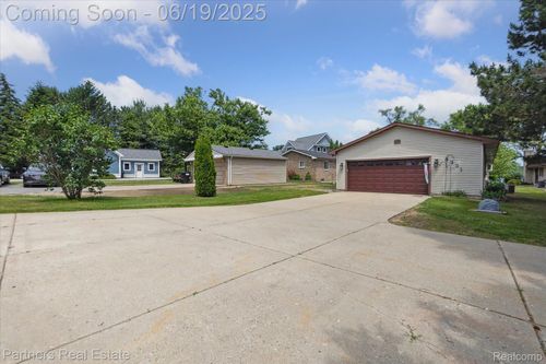 8331 Hilton Rd, Brighton, MI, 48114-8911 | Card Image
