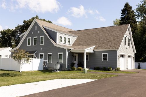 7-35 Anchor Way, Newport, RI, 02840-4180 | Card Image