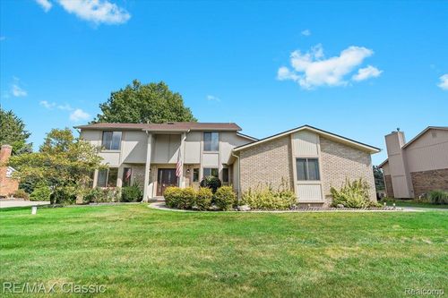 4432 Ravinewood Dr, Commerce Township, MI, 48382-1629 | Card Image