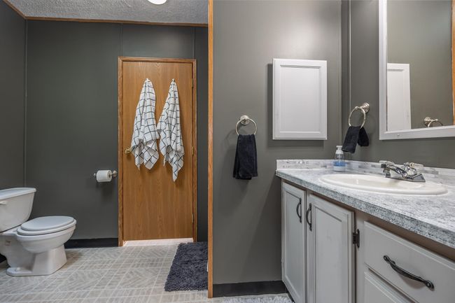 Primary bedroom bath..jpg | Image 11
