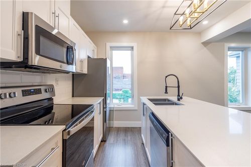 1-155 Wentworth St N, Hamilton, ON, L8L5V6 | Card Image