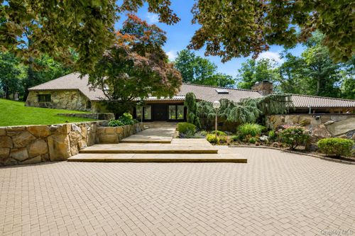 17 Forest Dr, Sands Point, NY, 11050-1910 | Card Image