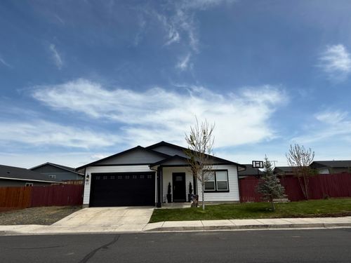 977 Se Strawberry Ln, Madras, OR, 97741-9647 | Card Image