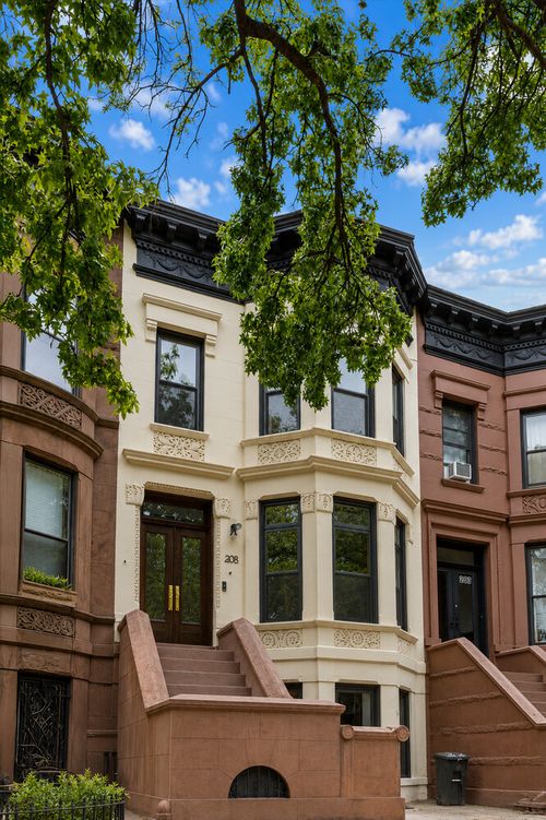 208 Lincoln Rd, Brooklyn, NY, 11225-3432 | Card Image