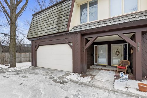 1571 Winnetka Rd, Glenview, IL, 60025-1821 | Card Image