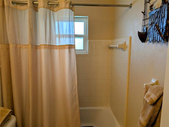 Full Bathroom | Image 14