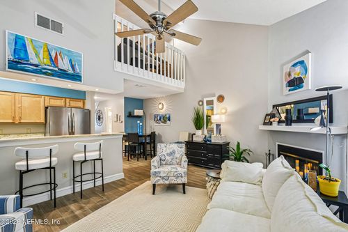 329 Sunrise Cir, Neptune Beach, FL, 32266-3221 | Card Image
