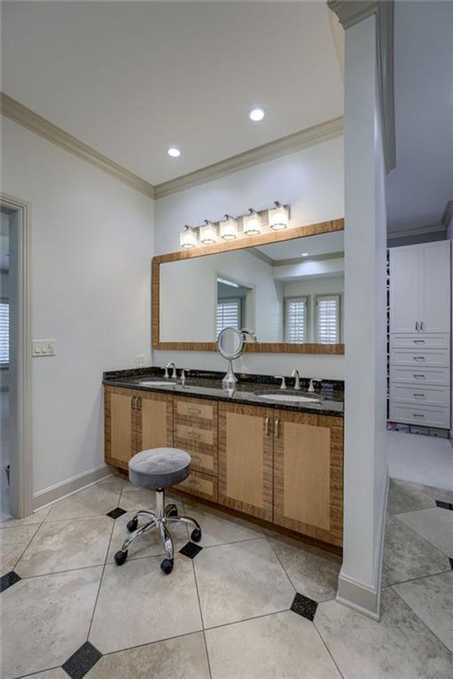 9717 Overbrook Rd, House other with 5 bedrooms, 5 bathrooms and null parking in Leawood KS | Image 20