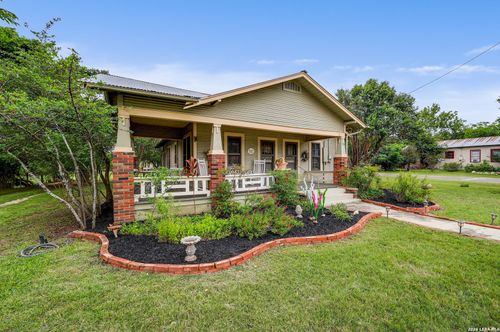 719 Elm St, Blanco, TX, 78606-5253 | Card Image
