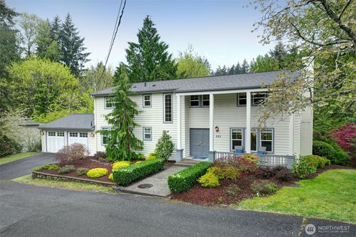225 131st Avenue Ne, Bellevue, WA, 98005 | Card Image