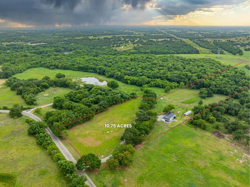881 County Road 1380, Alvord, TX, 76225-7552 | Card Image