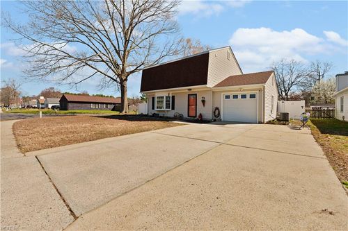 41 Sanlun Lakes Dr, Hampton, VA, 23666-5528 | Card Image