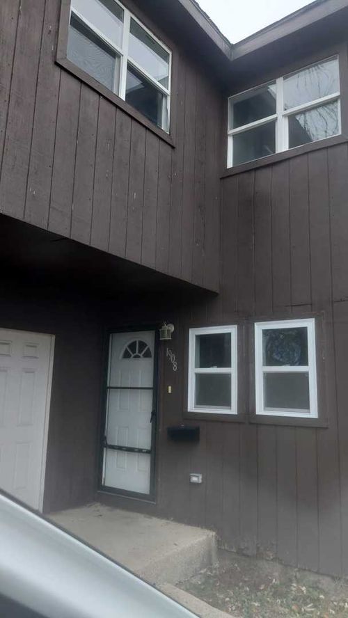 1908 Moore Ave, Joliet, IL, 60433-3245 | Card Image