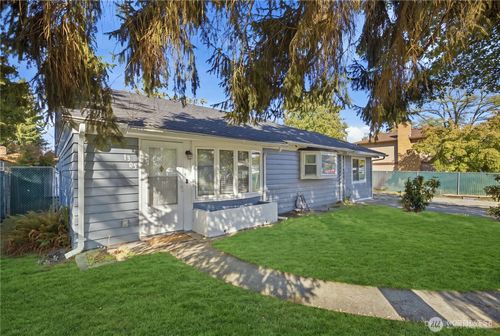 1305 118th St S, Tacoma, WA, 98444-2407 | Card Image