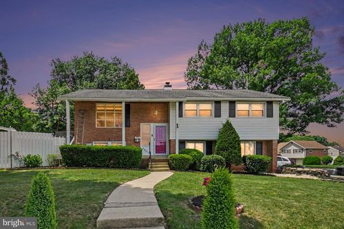 2400 Lindale Dr, READING, PA, 19609-1228 | Card Image
