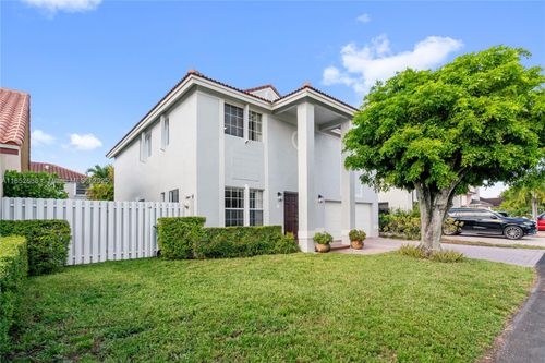 7952 Nw 188th Ln, Hialeah, FL, 33015-2764 | Card Image