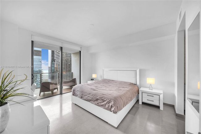 APT-3705 - 88 Sw 7 Th St, Condo with 2 bedrooms, 3 bathrooms and null parking in MIAMI FL | Image 23