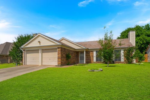 4306 Emerson Dr, Grand Prairie, TX, 75052-4002 | Card Image