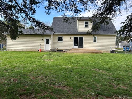 4092 Farner St, Linden, MI, 48451-9012 | Card Image
