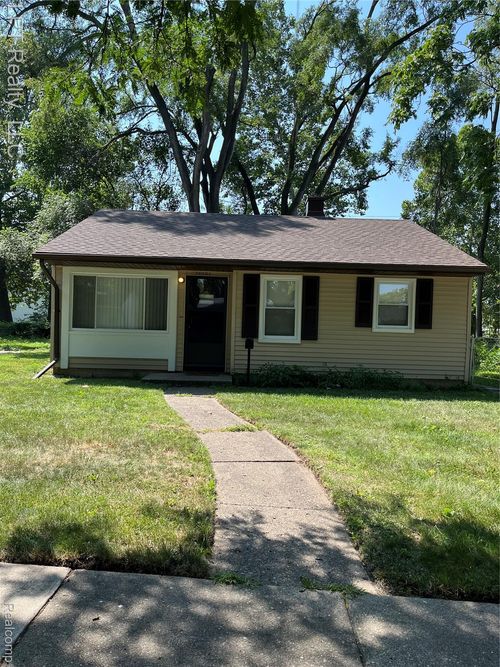 10101 Albany St, Oak Park, MI, 48237-3902 | Card Image