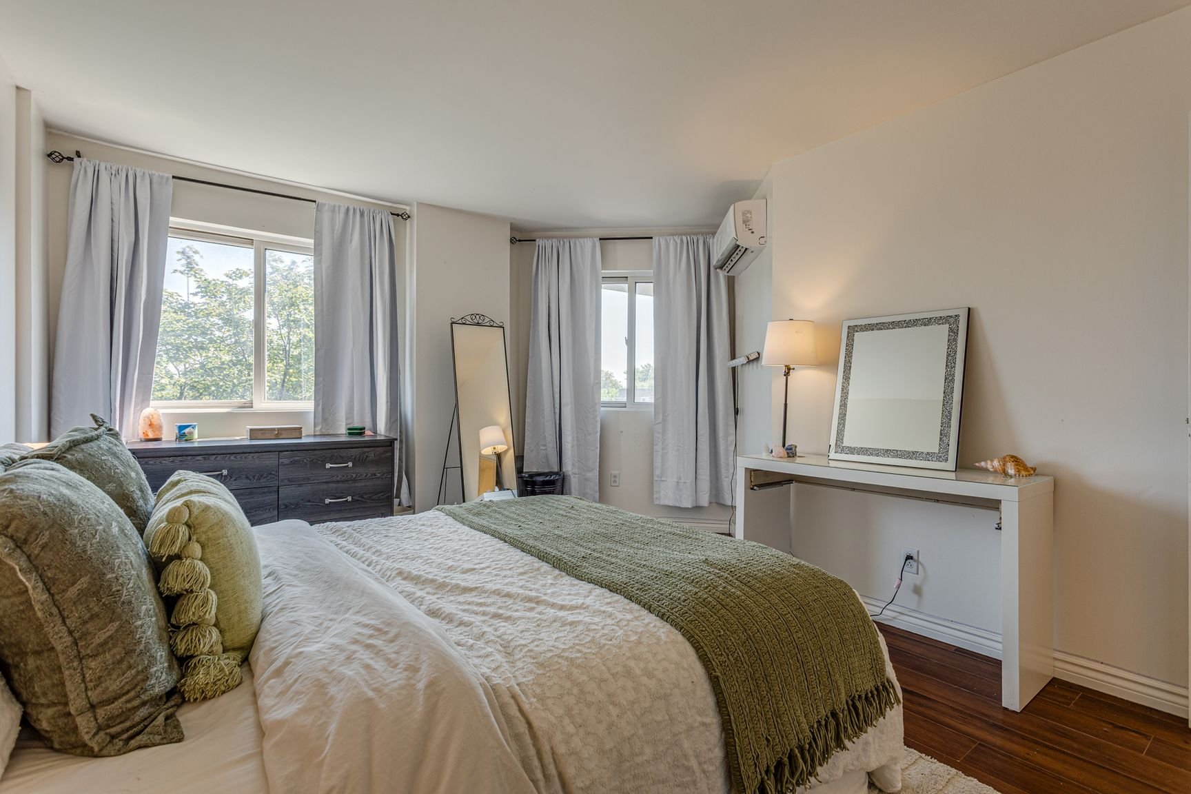 Residential Lease in Dorval 3