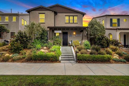 2672 Cedar St, Ventura, CA, 93001-4483 | Card Image