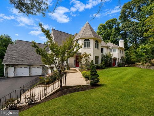 10900 Woodleaf Ln, Great Falls, VA, 22066-3002 | Card Image