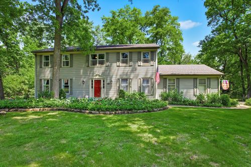 6710 Connecticut Trl, Crystal Lake, IL, 60012-3126 | Card Image