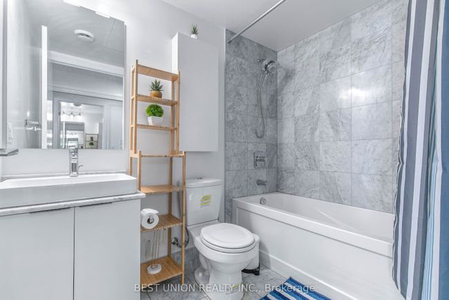 6406 - 14 York St, Condo with 2 bedrooms, 1 bathrooms and 1 parking in Toronto ON | Image 21