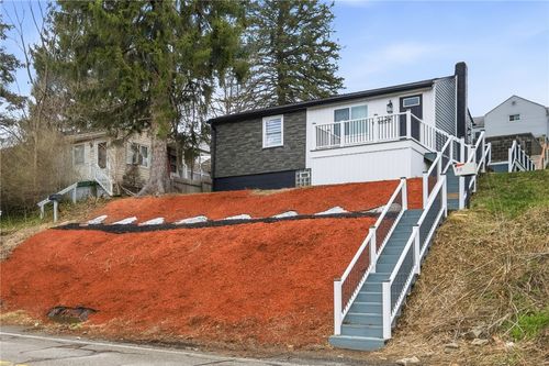 512 Westinghouse Ave, N Versailles, PA, 15137-2252 | Card Image