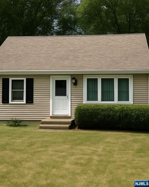 13 Central Ave, Pompton Lakes, NJ, 07442-1503 | Card Image