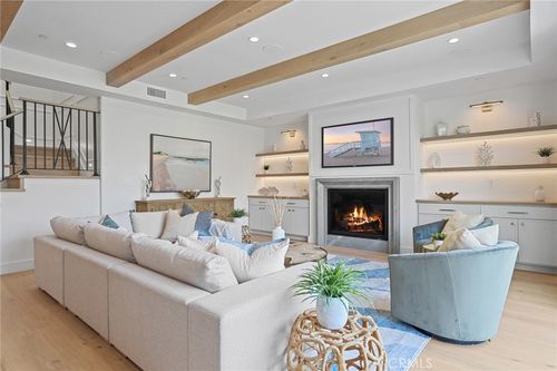 1509 Chestnut Ave, Manhattan Beach, CA, 90266-5210 | Card Image