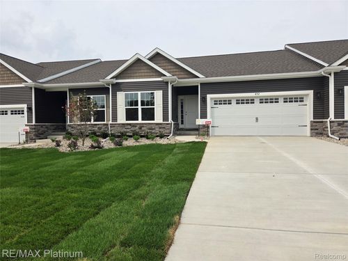 35-834 Oakwood Cir, Fenton, MI, 48430-1699 | Card Image