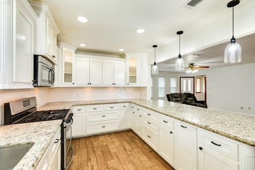 52 S Bachelor Button St, Lake Jackson, TX, 77566-5540 | Card Image