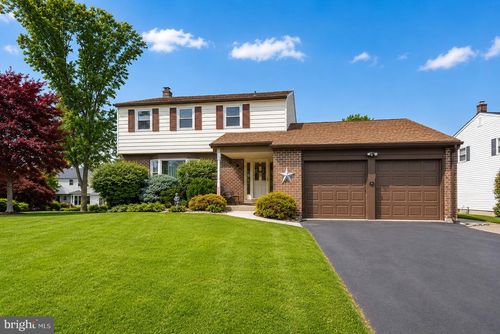 555 Elliott Dr, King Of Prussia, PA, 19406-1611 | Card Image