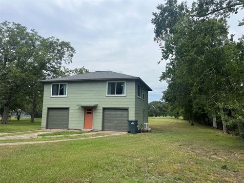 409 Doris St, El Campo, TX, 77437-2301 | Card Image