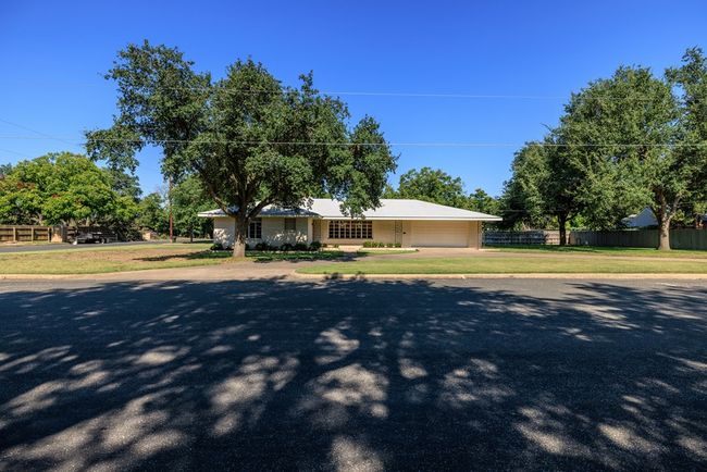 312 S Acorn St, House other with 3 bedrooms, 3 bathrooms and null parking in Fredericksburg TX | Image 37