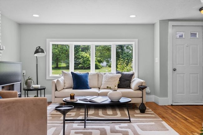 213 Thurston St, House other with 3 bedrooms, 1 bathrooms and 6 parking in Wrentham MA | Image 5