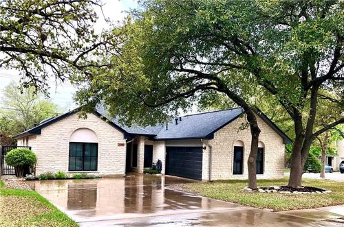 2200 Falcon Dr, Round Rock, TX, 78681-2715 | Card Image