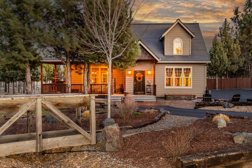 6014 Se Cedar Hills Ct, Prineville, OR, 97754-8427 | Card Image
