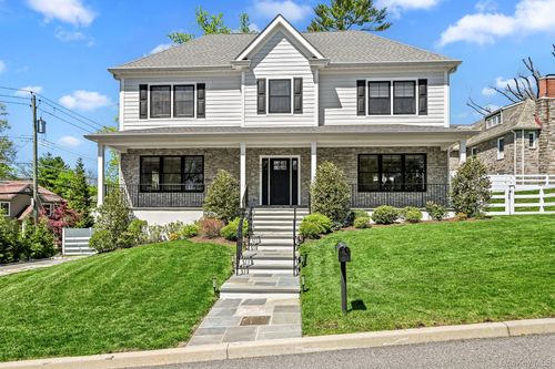 407 Wilmot Rd, New Rochelle, NY, 10804-1019 | Card Image