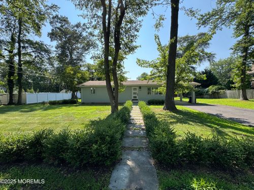 220 Highwood Rd, Oakhurst, NJ, 07755-1418 | Card Image